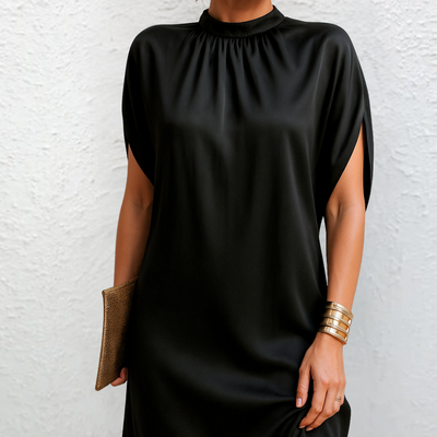 Robe Élégante En Satin Qui Met En Valeur Le Corps