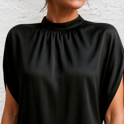 Robe Élégante En Satin Qui Met En Valeur Le Corps
