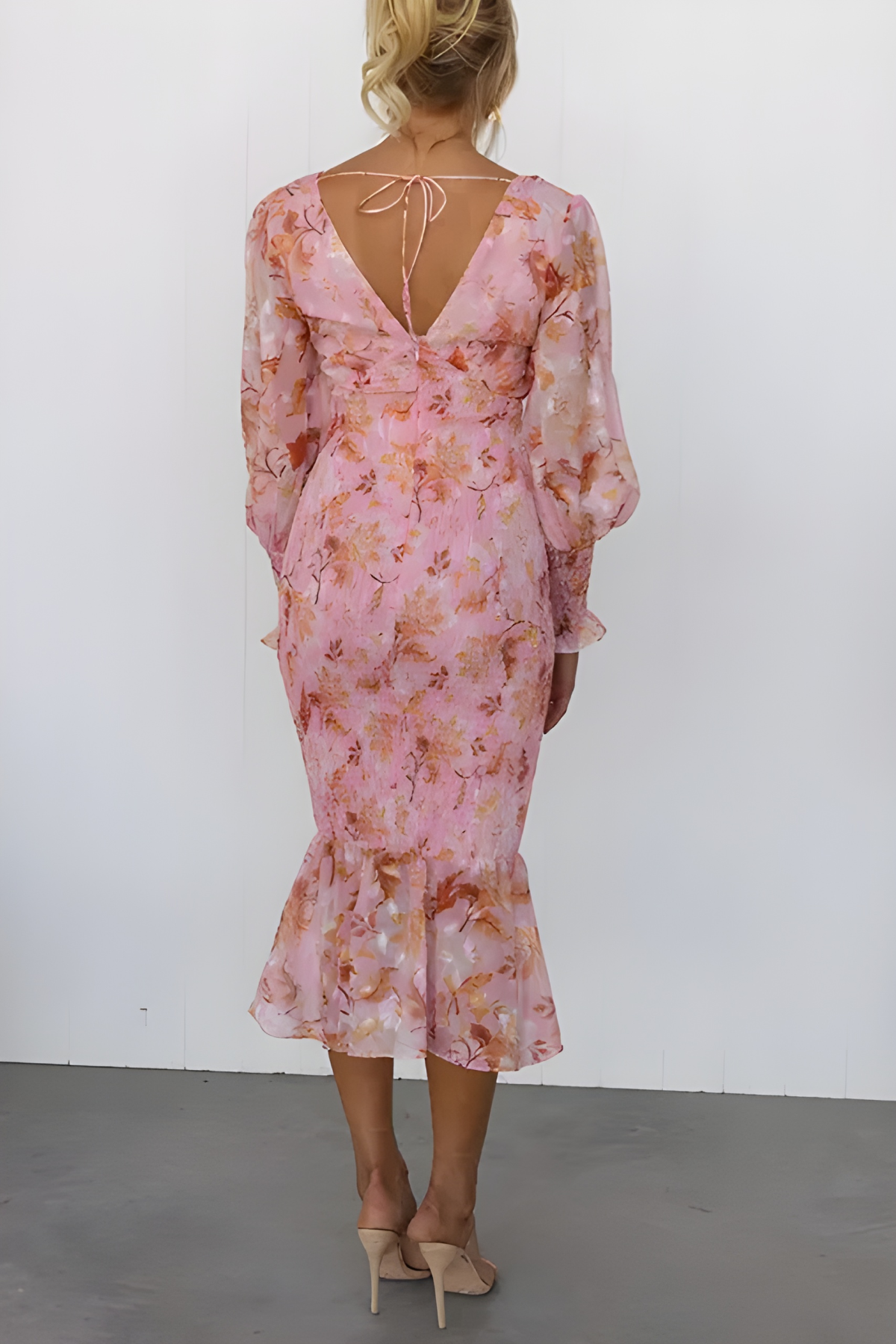 Robe Amilia Avec Décolleté En V & Manches Bouffantes