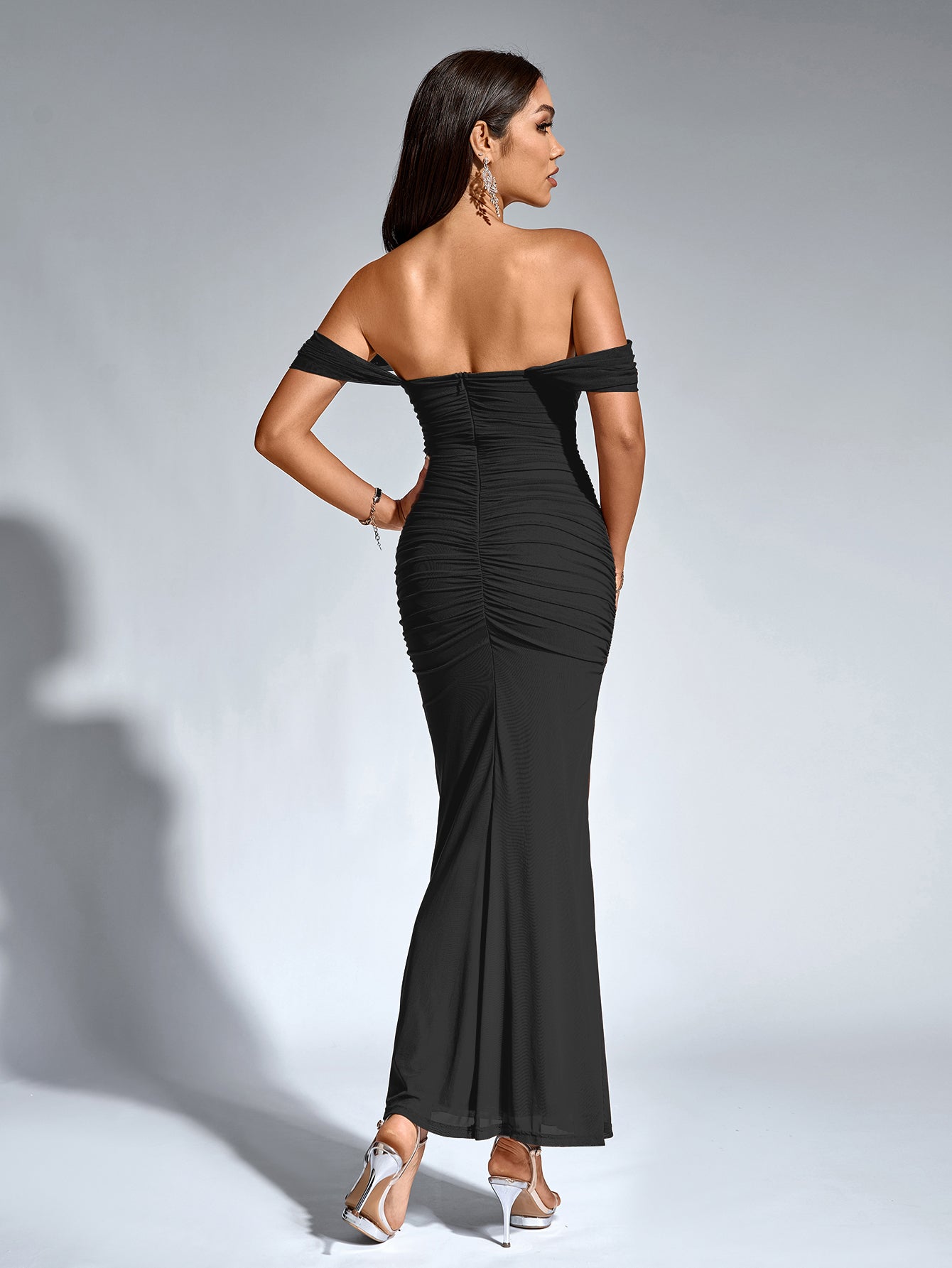 Robe À Épaules Dénudées, Froncée & Zippée Dans Le Dos